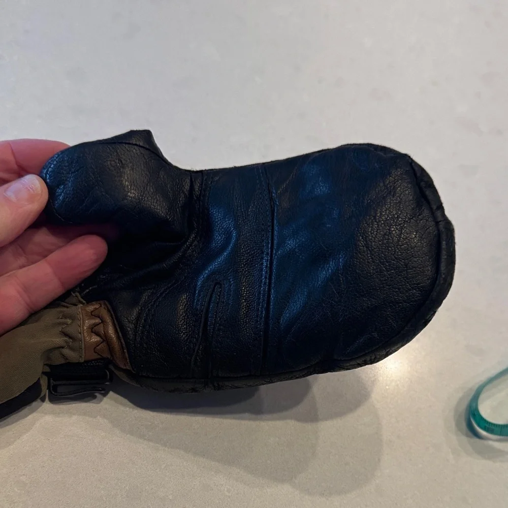 Swany Kids Mittens - Black and Tan leather palms excellent quality.